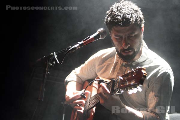 JOSE GONZALEZ PERFORMING WITH THE GOTEBORG STRING THEORY - 2011-04-06 - PARIS - Gaite Lyrique - 